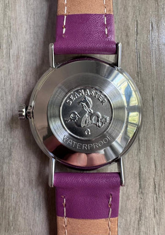 1961 Omega Seamaster Mens Vintage Cal. 562 Watch with Mulberry Amethyst Dial - Stainless Steel