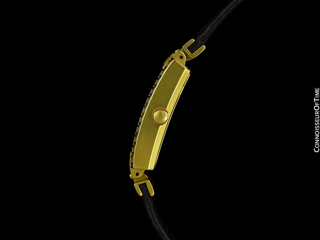Gianni Versace Watch (Men's Pre-owned Medusa Head Gold Toned Wristwatch,  Vintage Retro)